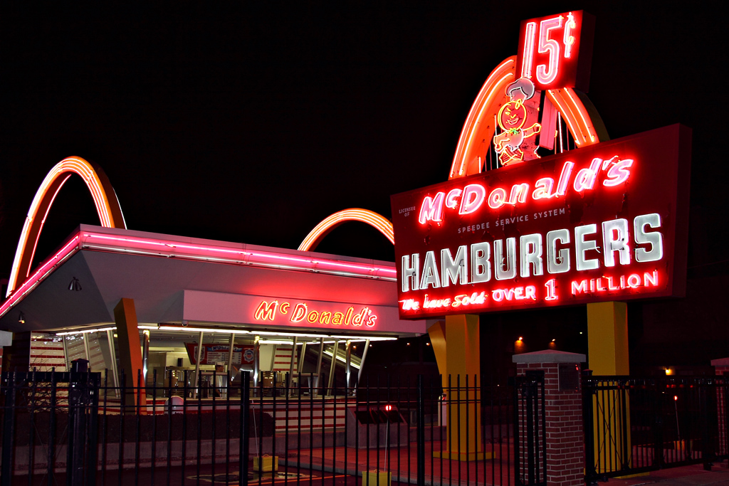 "McDonald's #1 Store Museum, Des Plaines, Ill." by Jerry Huddleston liscened under CC BY 2.0 (via Flickr).