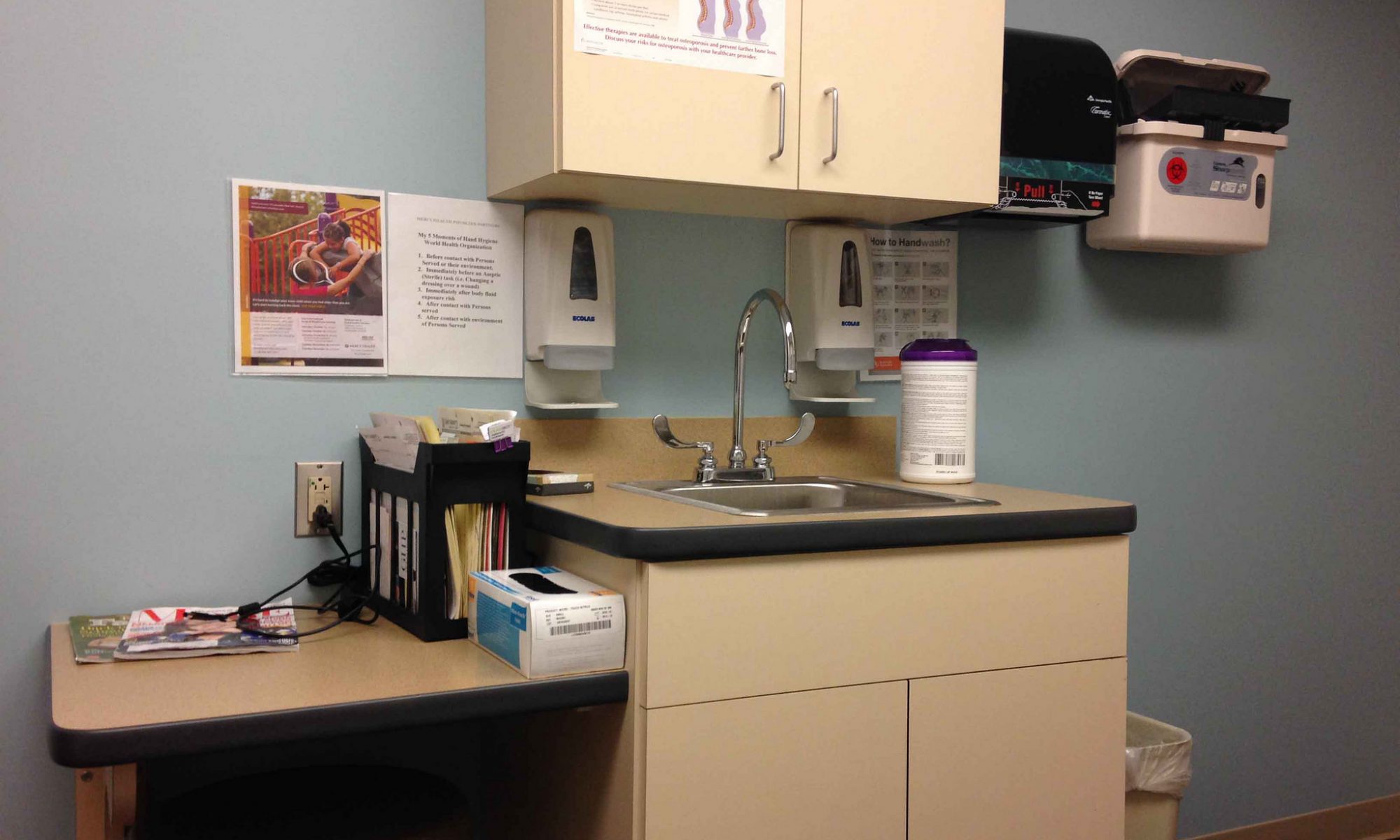 Photograph of an exam room in a doctor's office