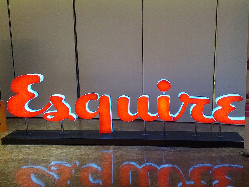 Sculpture of Esquire magazine's logo