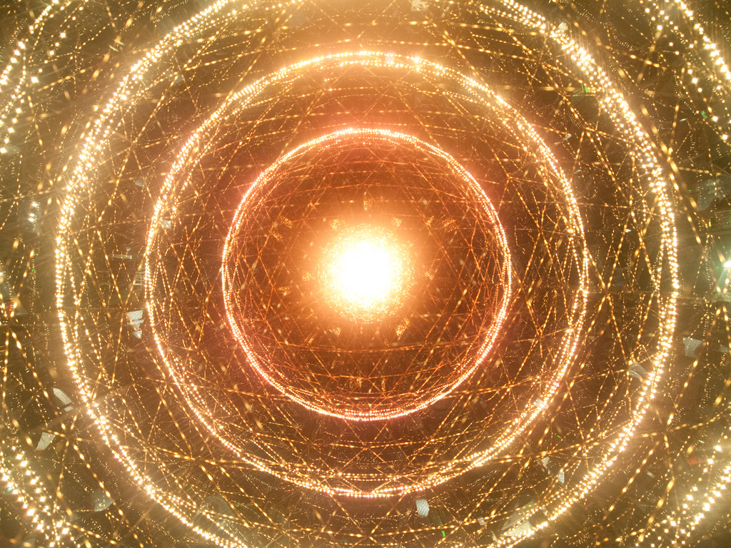 refracted rings of yellow light emanate from red core