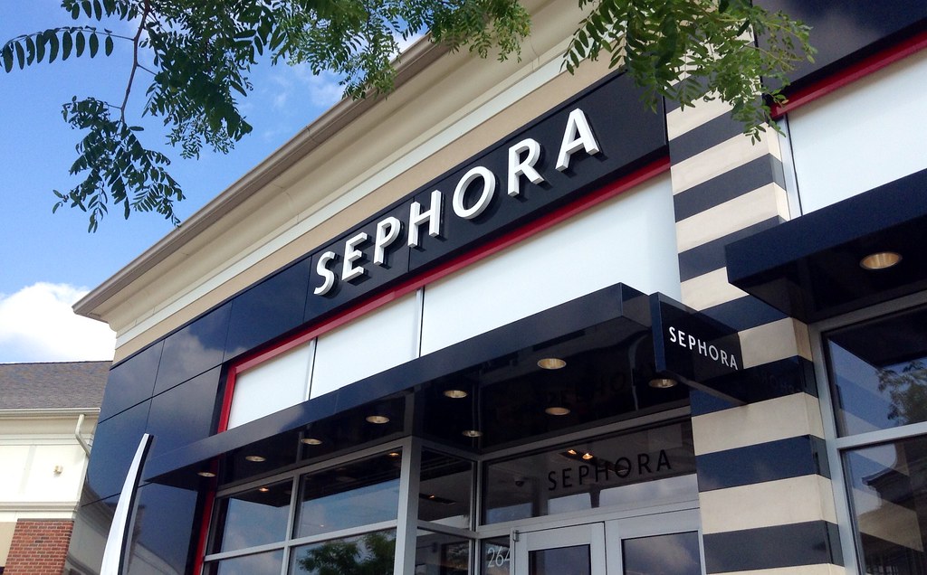 photograph of exterior of Sephora outlet