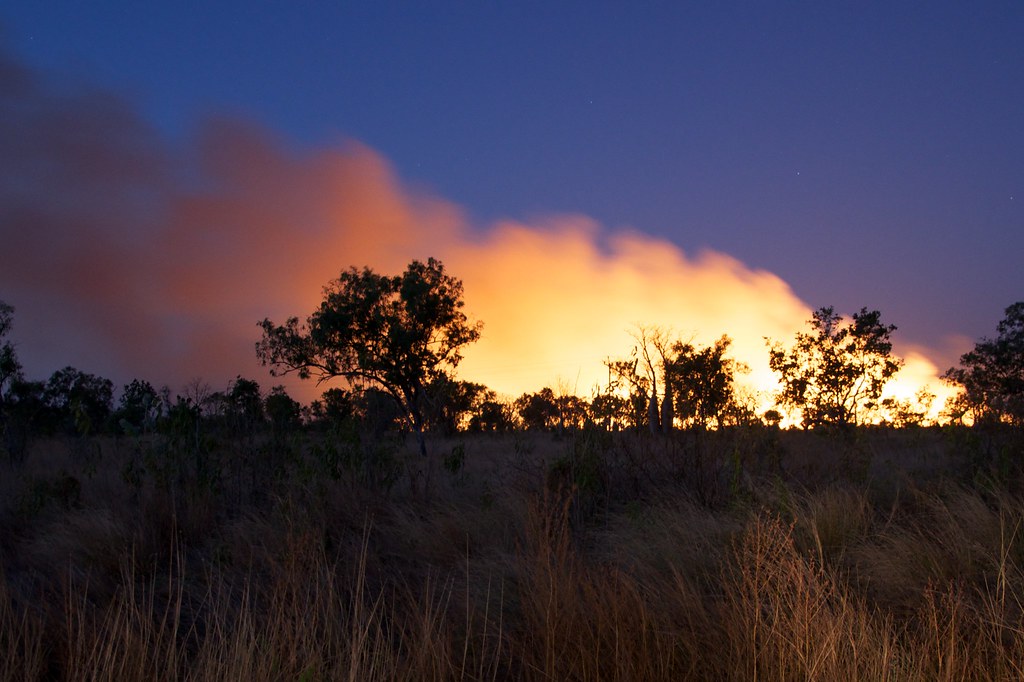 photograph of smoke on horizon from Australian bushfire