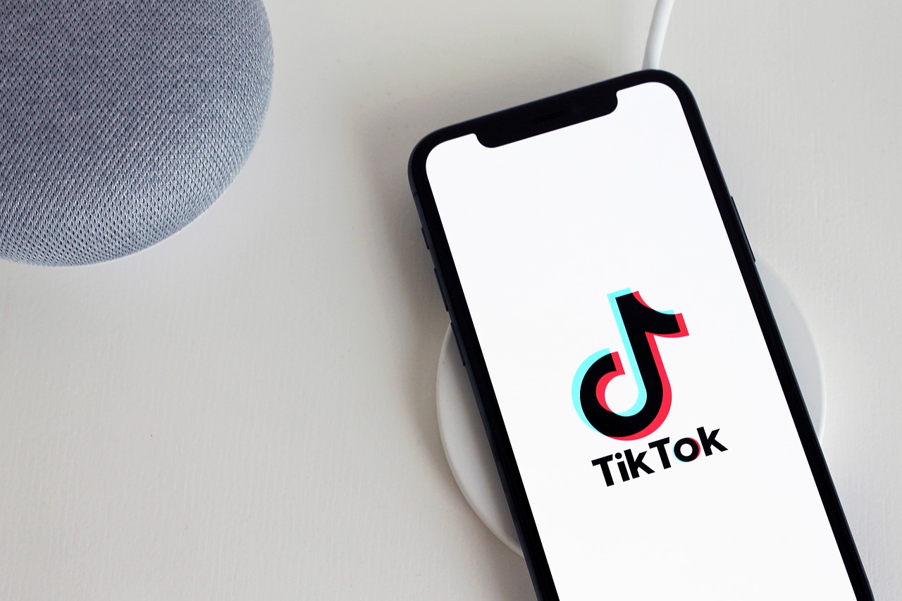 photograph of TikTok icon on ipod sitting on empty counter