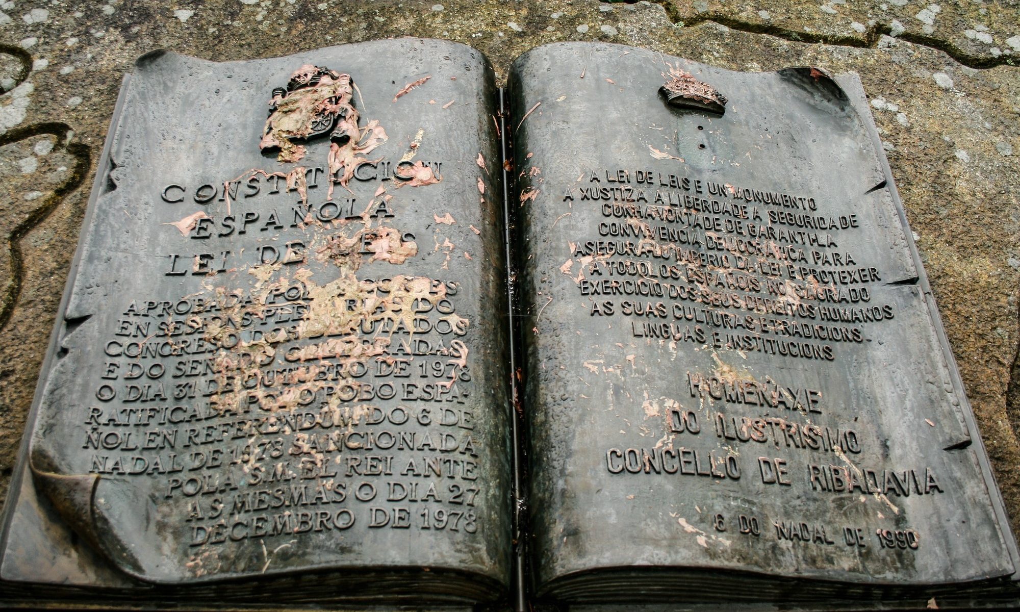 photograph of monument celebrating Spain's Constitution