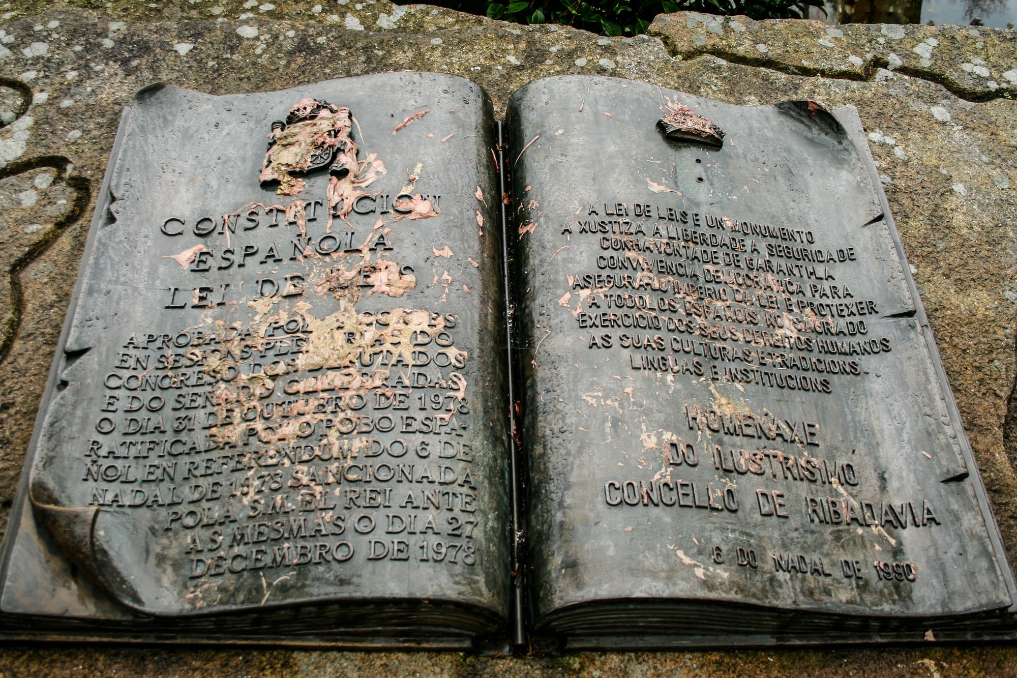 photograph of monument celebrating Spain's Constitution