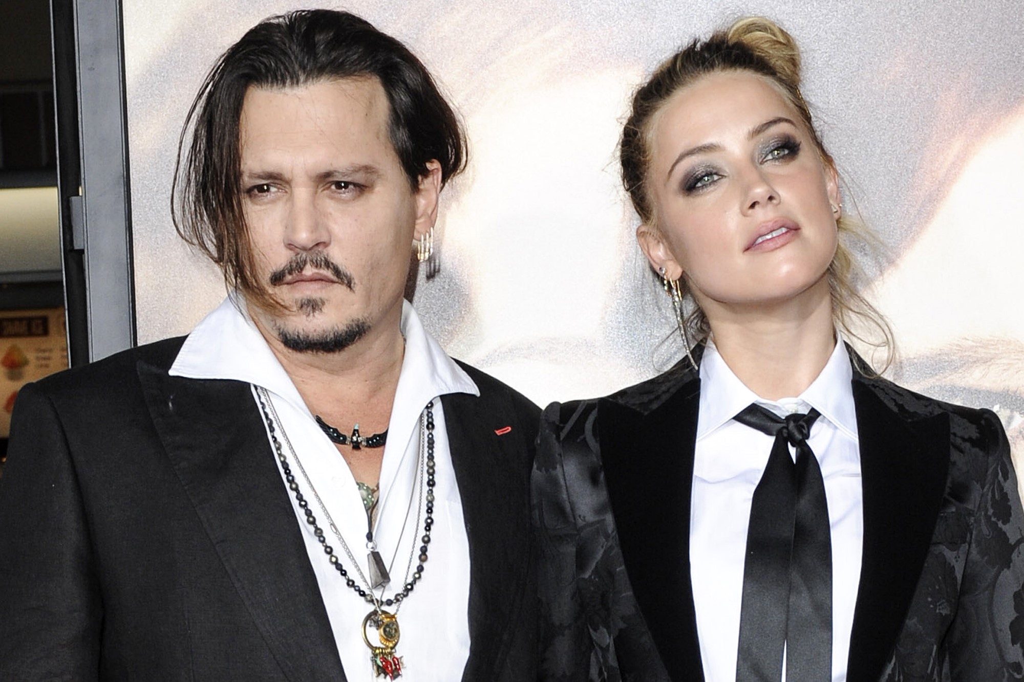photograph of Johnny Depp and Amber Heard at event