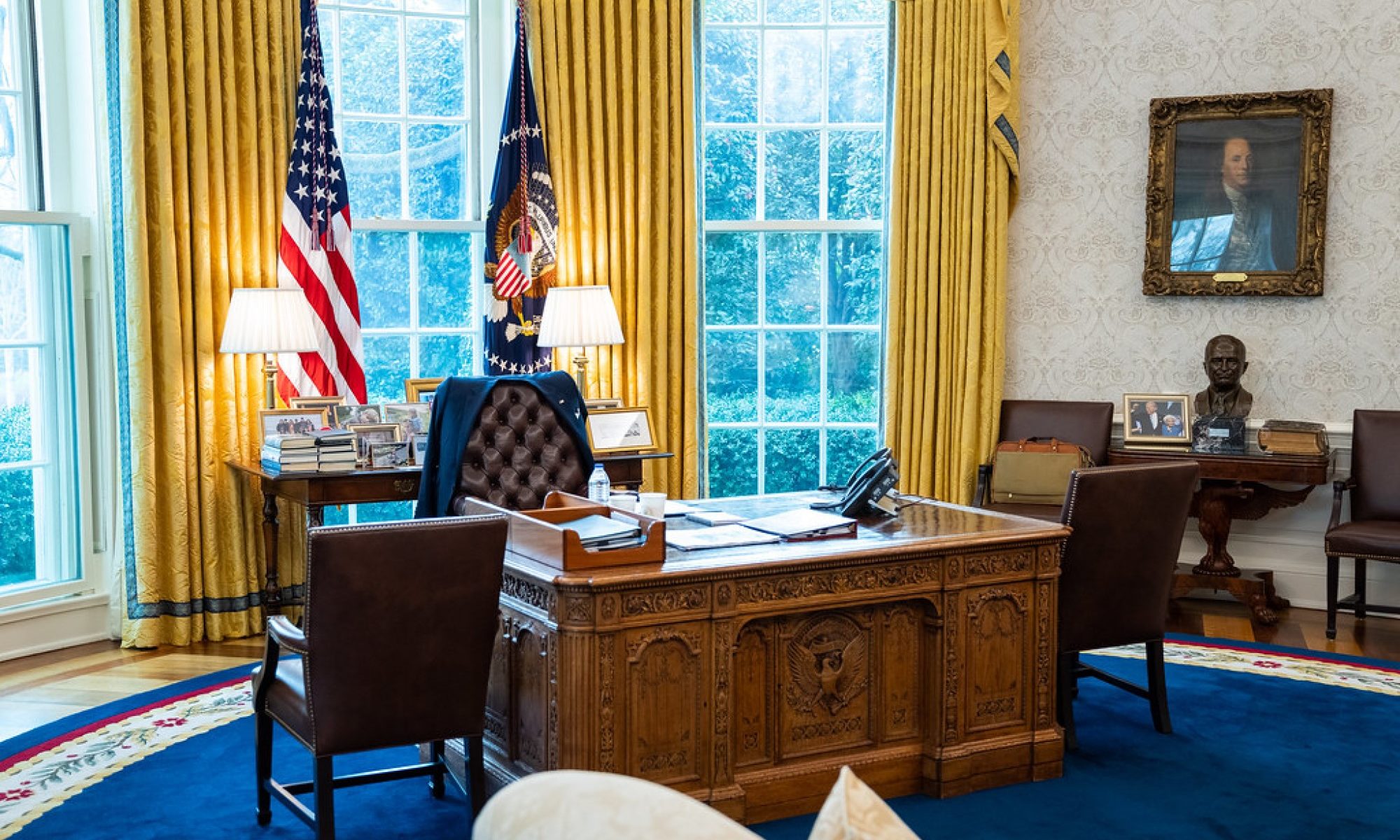 photograph of oval office