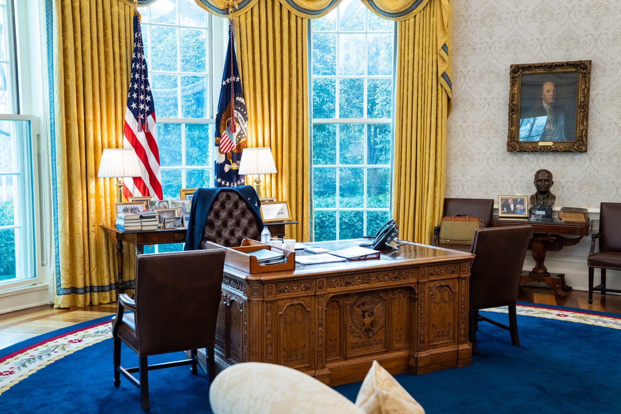 photograph of oval office
