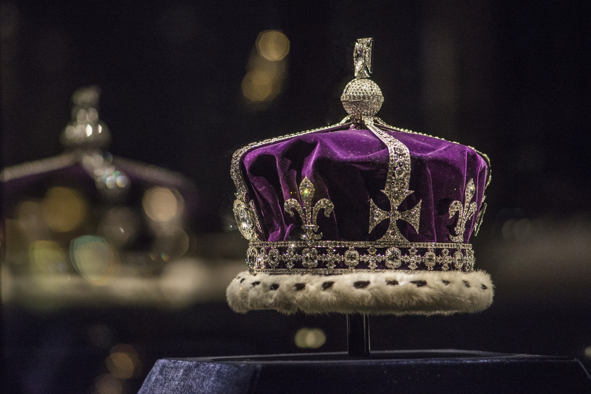 photograph of British monarchy crown