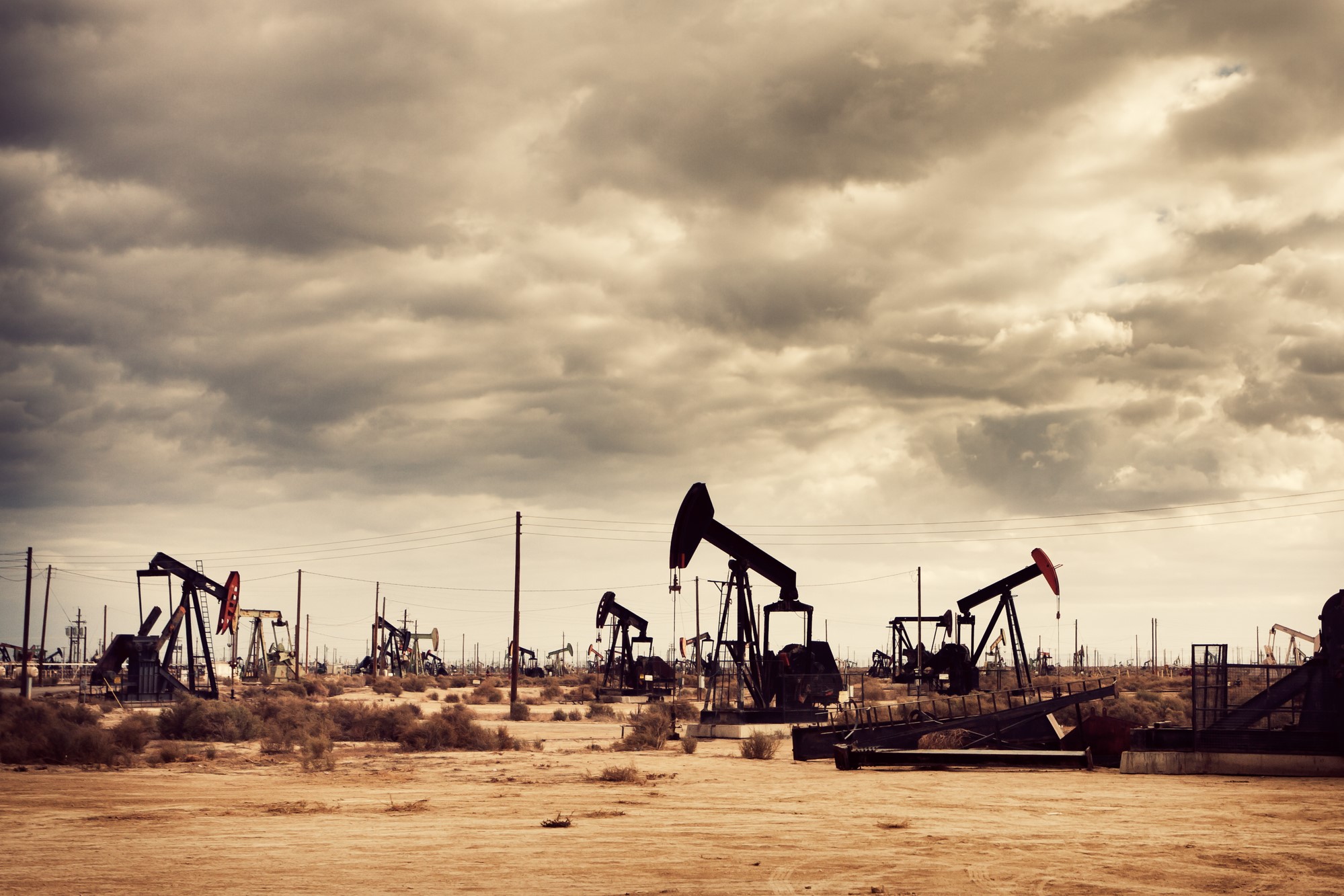 photograph of oil pumps in the desert