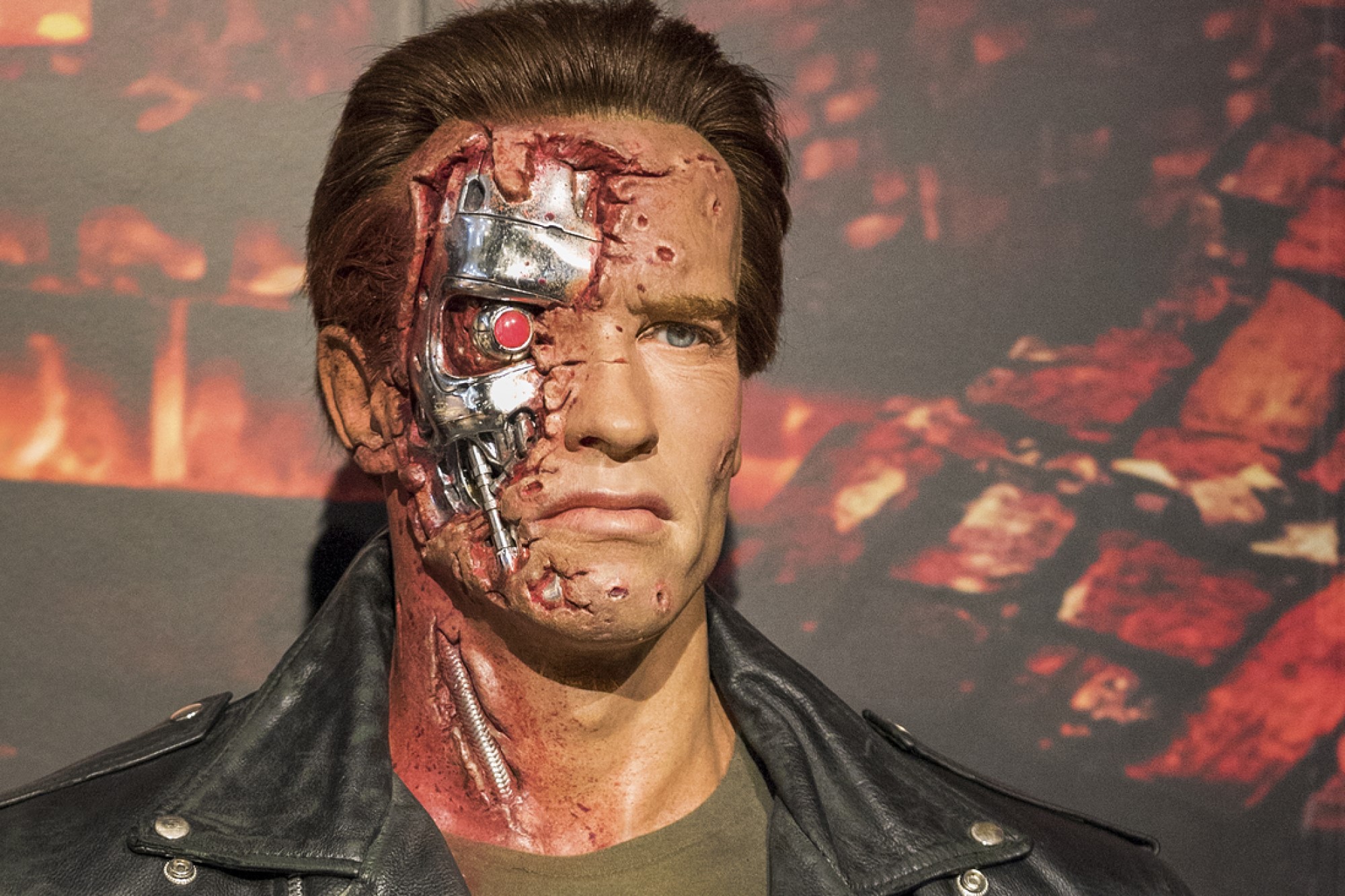 photograph of Arnold Schwarznegger's Terminator wax figure